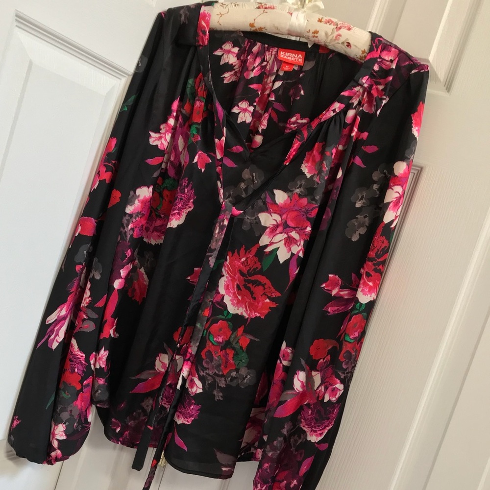 2/$10 Beautiful Bright Top w Neck Tie